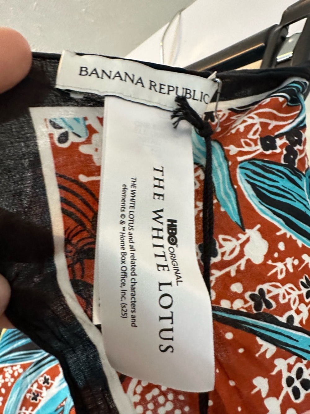 NWT Banana Republic (White Lotus Collection) Scarf - Picture 3 of 6